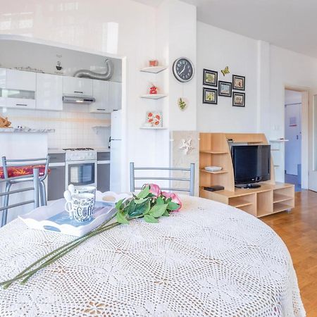Lovely Apartment In Umag With Kitchen Exterior photo