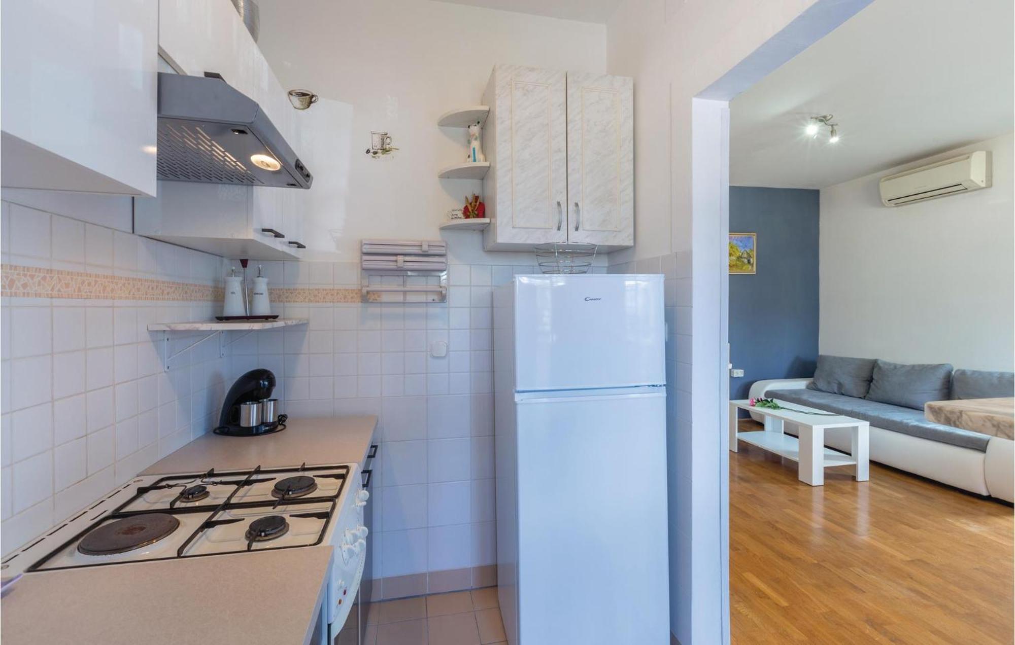 Lovely Apartment In Umag With Kitchen Exterior photo